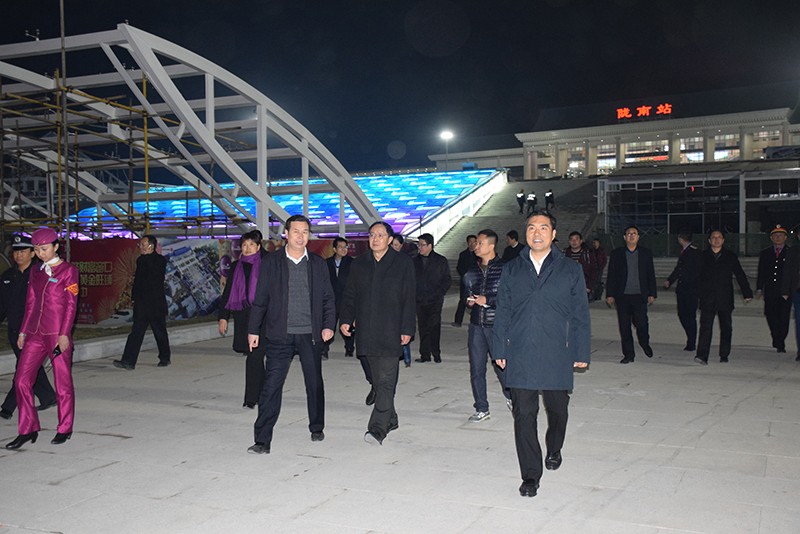 省委副書記歐陽堅(jiān)一行視察隴南站階州廣場(chǎng)