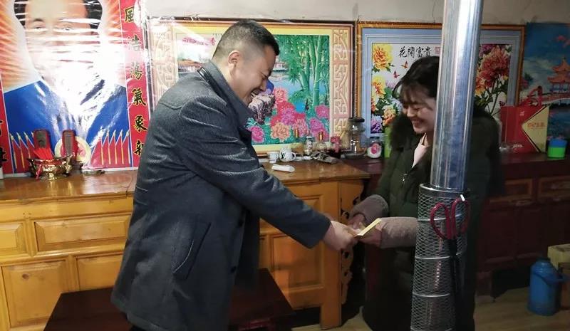 堅(jiān)持精準(zhǔn)幫扶，合力脫貧攻堅(jiān)——市龍江城鄉(xiāng)發(fā)展集團(tuán)、隴南太平洋財(cái)險(xiǎn)公司聯(lián)合開(kāi)展幫扶文縣橋頭鎮(zhèn)安子坡村2019年春節(jié)慰問(wèn)活動(dòng)