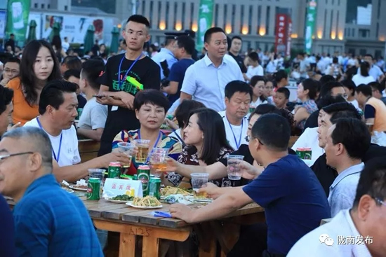 好嗨喲！隴南第一屆青島啤酒節(jié)開幕啦，為期8天