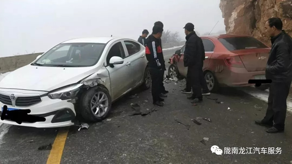 金錘鈑金，銀槍噴漆！龍江汽修值得信賴！