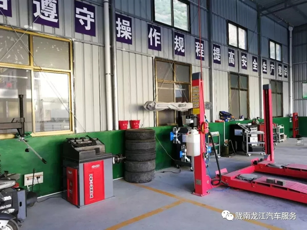 金錘鈑金，銀槍噴漆！龍江汽修值得信賴！