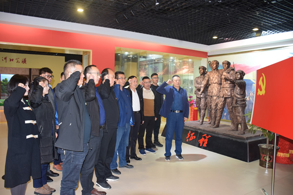 市龍江集團(tuán)開展“不忘初心、牢記使命”主題黨日活動